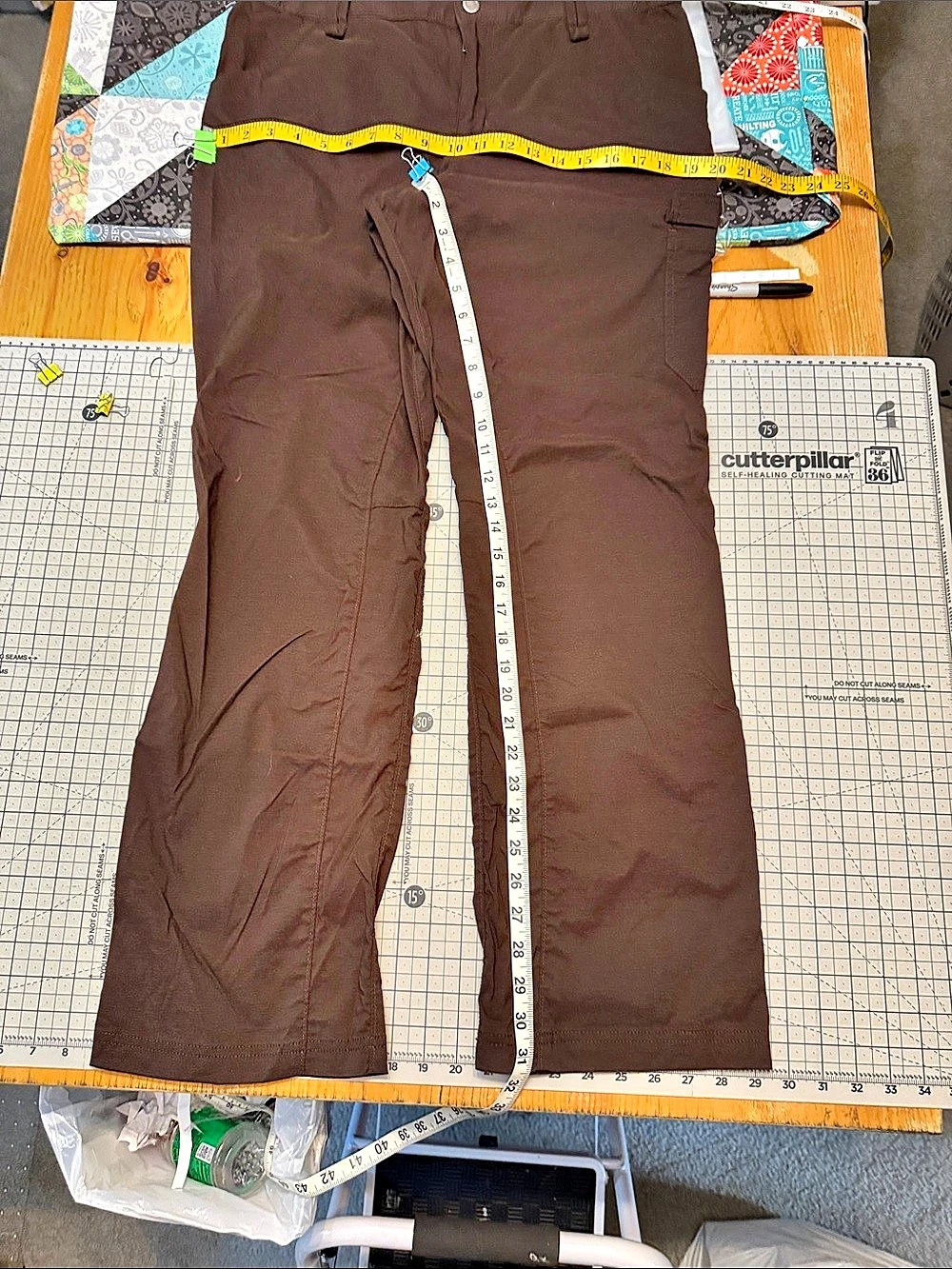 Duluth Trading Flexpedition bootcut Brown Cargo Pants 14/33 - Picture 2 of 7